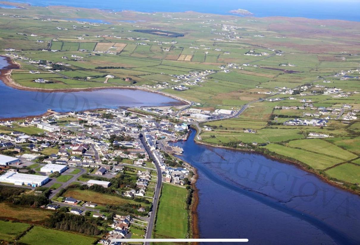 Seascape On The Edge Of Town: 4 Beds All Ensuite. Belmullet Exterior foto